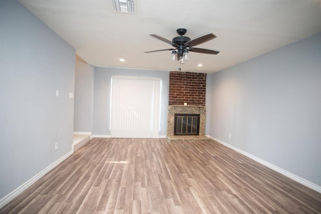 5821 Sunforest Dr, Houston, TX 77092