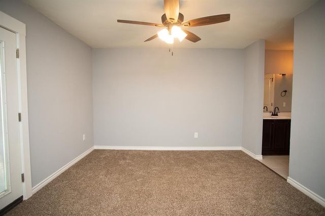 5821 Sunforest Dr, Houston, TX 77092