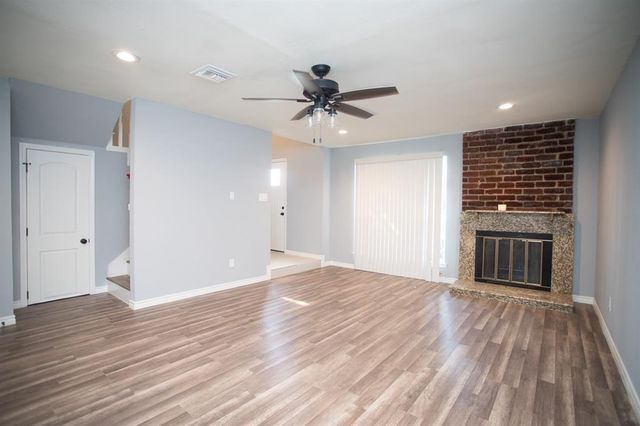 5821 Sunforest Dr, Houston, TX 77092