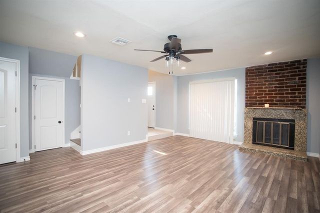 5821 Sunforest Dr, Houston, TX 77092