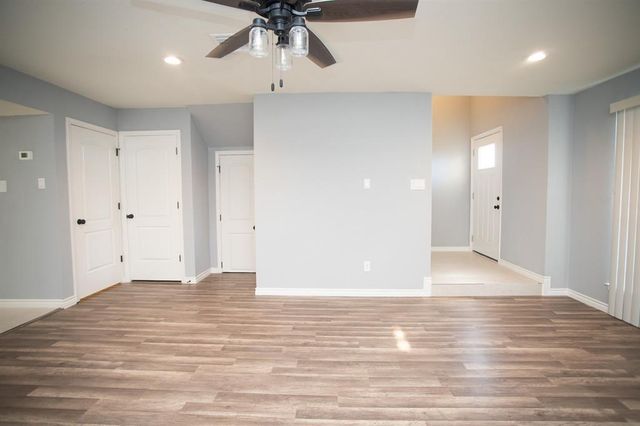 5821 Sunforest Dr, Houston, TX 77092