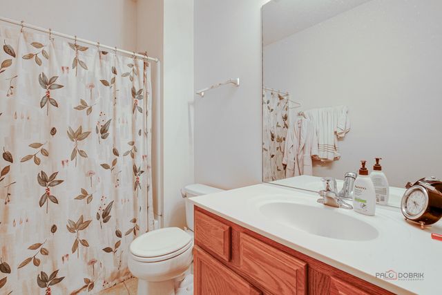 651 S Essington Drive, Round Lake, IL 60073