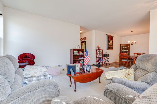 651 S Essington Drive, Round Lake, IL 60073