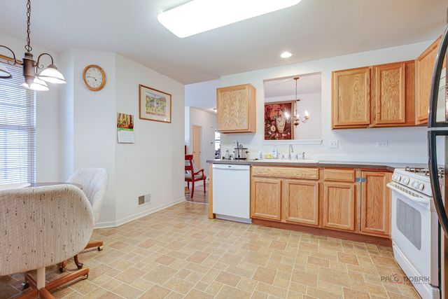 651 S Essington Drive, Round Lake, IL 60073