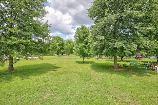 135 Irvin Rd, La Vergne, TN 37086