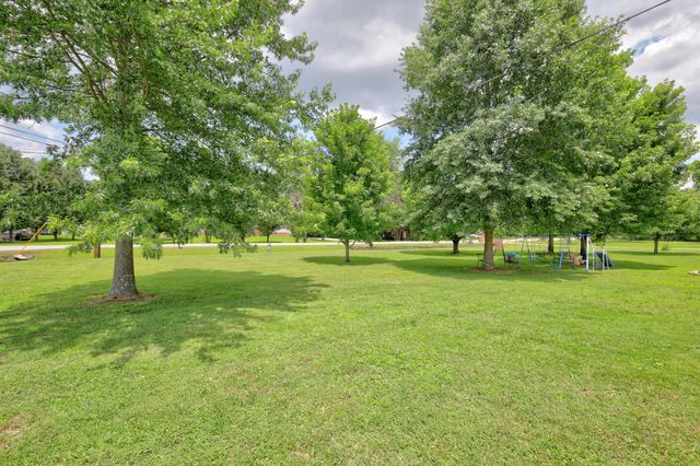 135 Irvin Rd, La Vergne, TN 37086