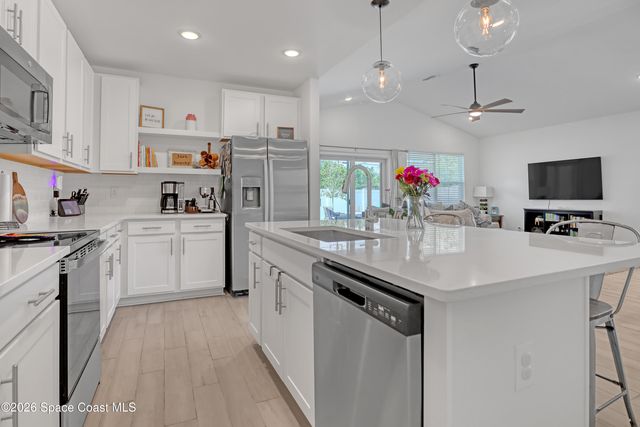 2072 Advana Street NE, Palm Bay, FL 32905