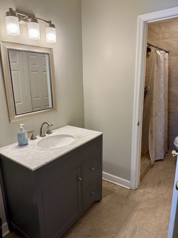 9126 Sawyer Brown Rd, Nashville, TN 37221