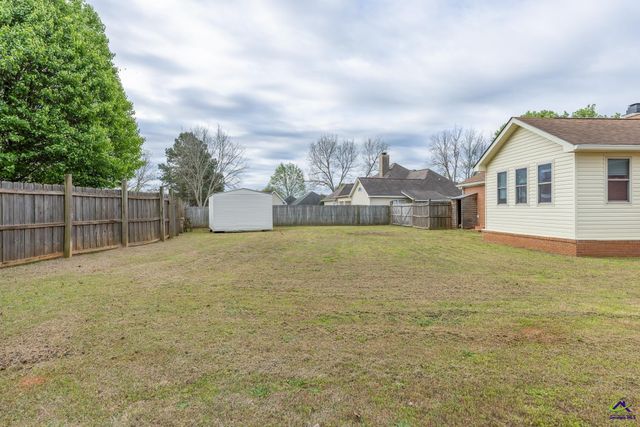 113 Lake Lillian Drive, Perry, GA 31069