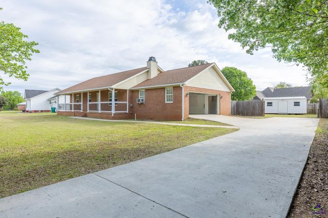 113 Lake Lillian Drive, Perry, GA 31069