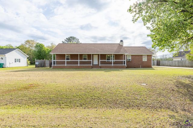 113 Lake Lillian Drive, Perry, GA 31069