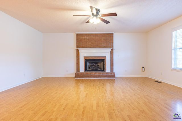 113 Lake Lillian Drive, Perry, GA 31069