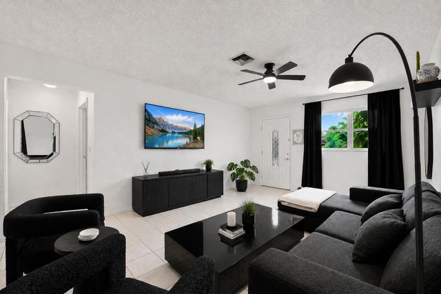 437 FLEMING Avenue, Greenacres, FL 33463