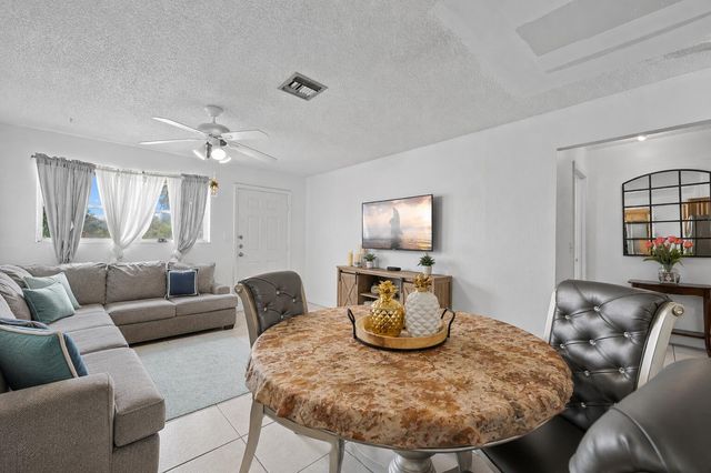 437 FLEMING Avenue, Greenacres, FL 33463