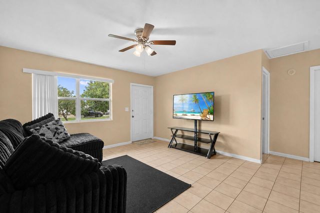 437 FLEMING Avenue, Greenacres, FL 33463