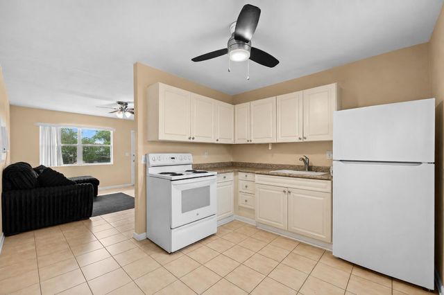 437 FLEMING Avenue, Greenacres, FL 33463