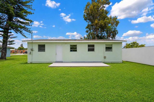 437 FLEMING Avenue, Greenacres, FL 33463