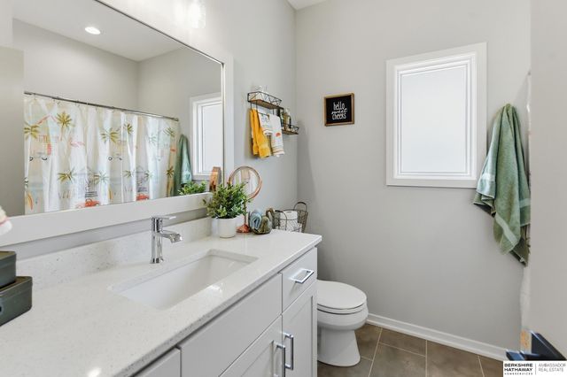 7864 Von Street, Papillion, NE 68046