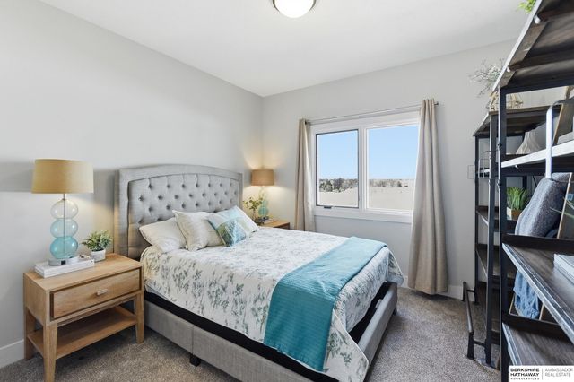 7864 Von Street, Papillion, NE 68046