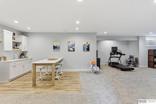 7864 Von Street, Papillion, NE 68046