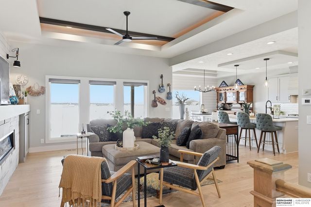 7864 Von Street, Papillion, NE 68046