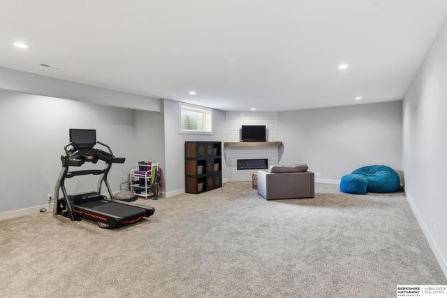 7864 Von Street, Papillion, NE 68046