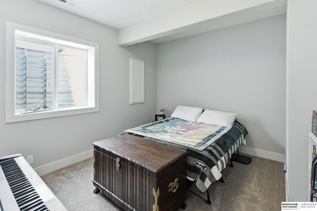 7864 Von Street, Papillion, NE 68046