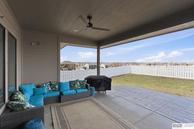 7864 Von Street, Papillion, NE 68046