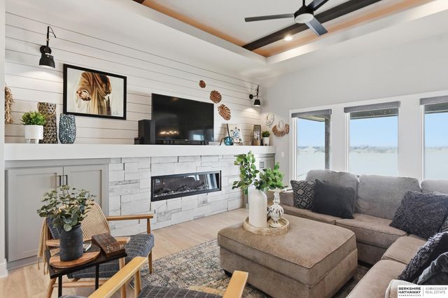 7864 Von Street, Papillion, NE 68046