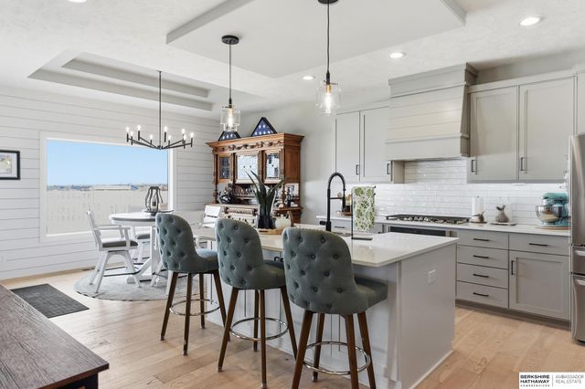 7864 Von Street, Papillion, NE 68046