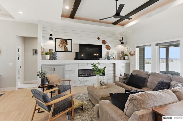 7864 Von Street, Papillion, NE 68046