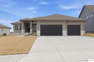 7864 Von Street, Papillion, NE 68046