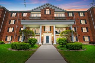 326 Park Avenue 21, Clarendon Hills, IL 60514