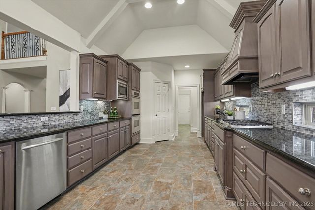 6705 E 114th Street S, Bixby, OK 74008