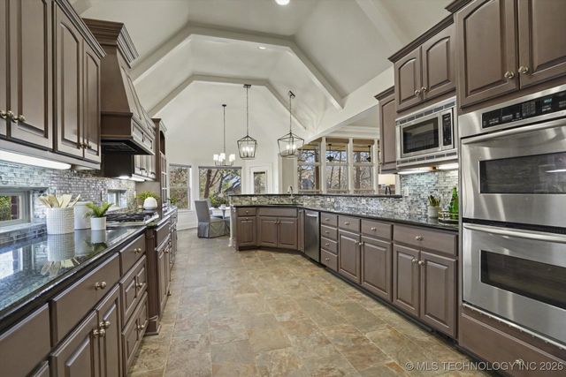 6705 E 114th Street S, Bixby, OK 74008