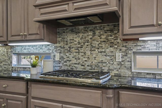 6705 E 114th Street S, Bixby, OK 74008