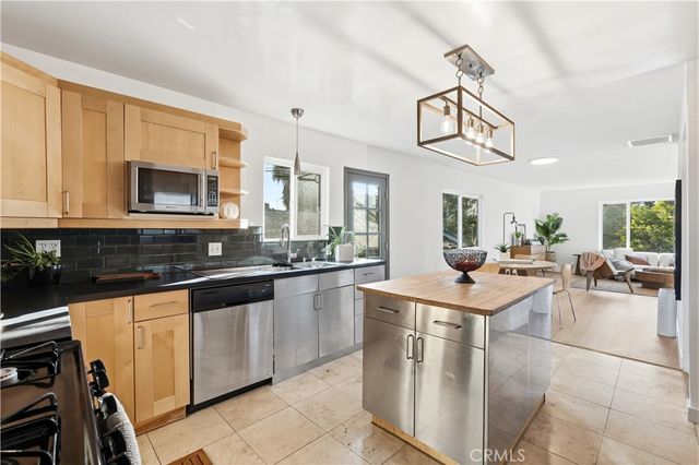 1406 Manzanita, Los Angeles, CA 90027