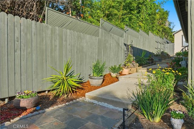 1406 Manzanita, Los Angeles, CA 90027