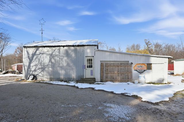 8975 N COSPERVILLE Road, Wawaka, IN 46794