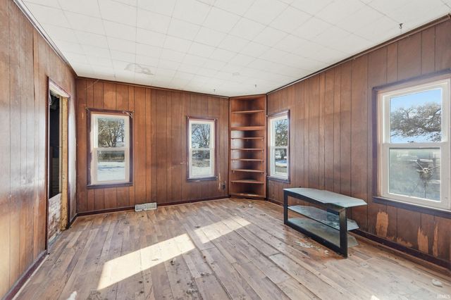 8975 N COSPERVILLE Road, Wawaka, IN 46794