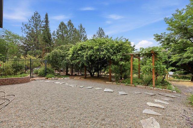 6510 S South Meadows Rd, Spokane, WA 99223