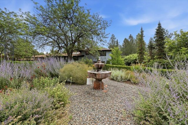 6510 S South Meadows Rd, Spokane, WA 99223