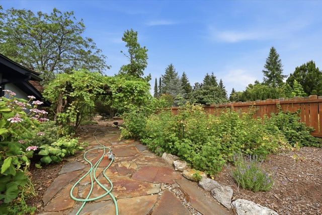 6510 S South Meadows Rd, Spokane, WA 99223