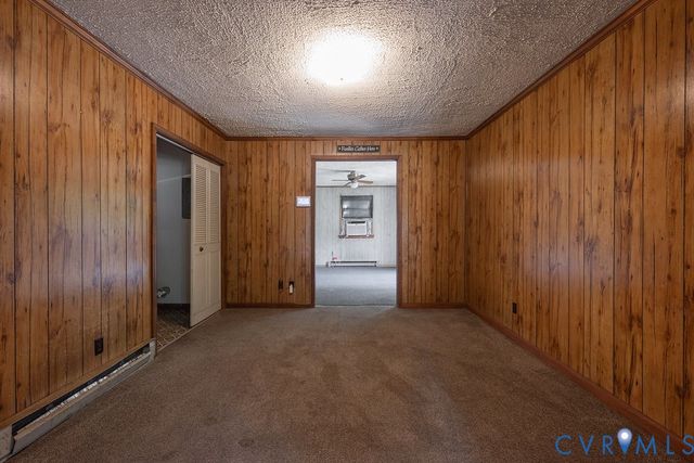 324 Lakewood Dr, Petersburg, VA 23805