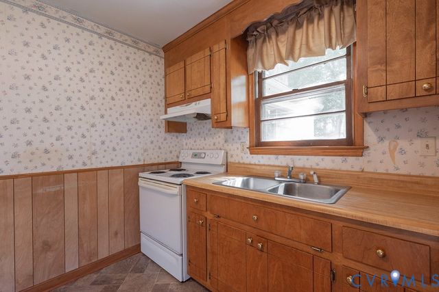 324 Lakewood Dr, Petersburg, VA 23805