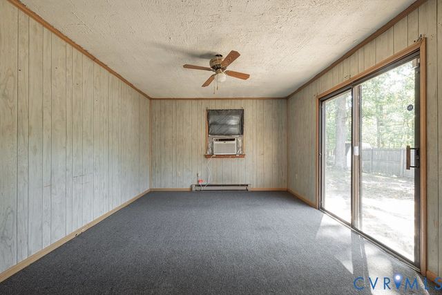 324 Lakewood Dr, Petersburg, VA 23805