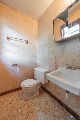 324 Lakewood Dr, Petersburg, VA 23805