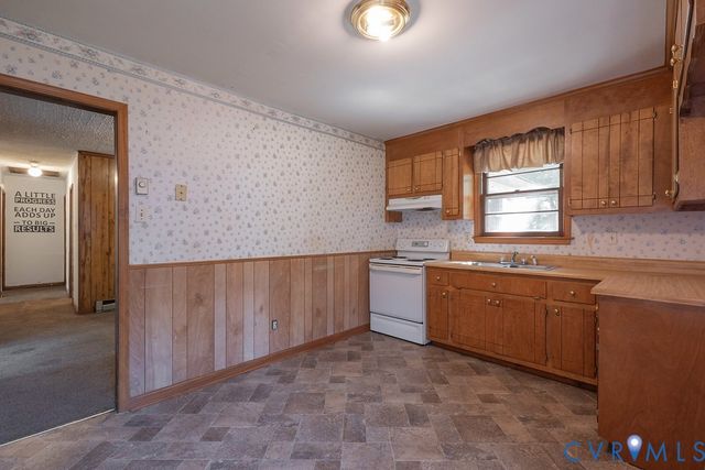 324 Lakewood Dr, Petersburg, VA 23805