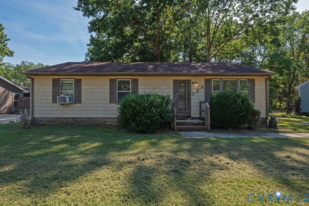 324 Lakewood Dr, Petersburg, VA 23805