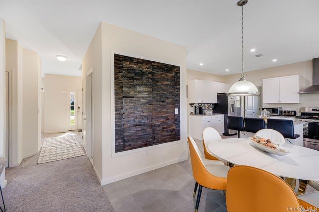 7 Pondview Circle, Shirley, NY 11967